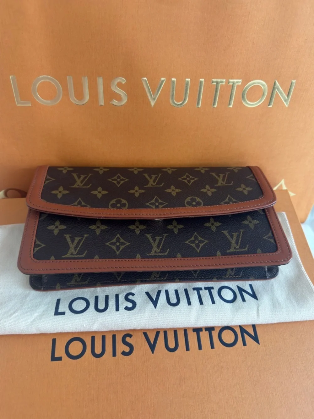 Louis Vuitton Vintage Monogram Pochette Dame 26 Clutch |New Hardware + GoldChain - Picture 5 of 15